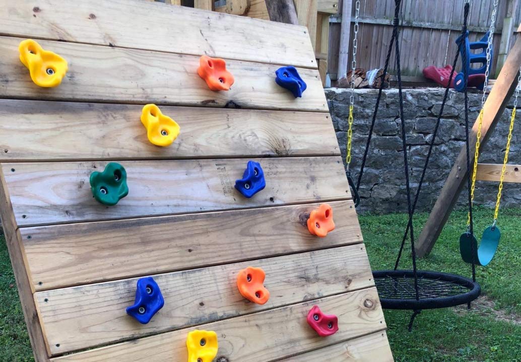 NOSTIFY green auxiliary handle offers extra reach for young climbers