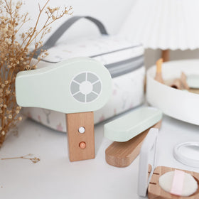Nunukids cosmetic bag storage keeps pieces organized and portable.
