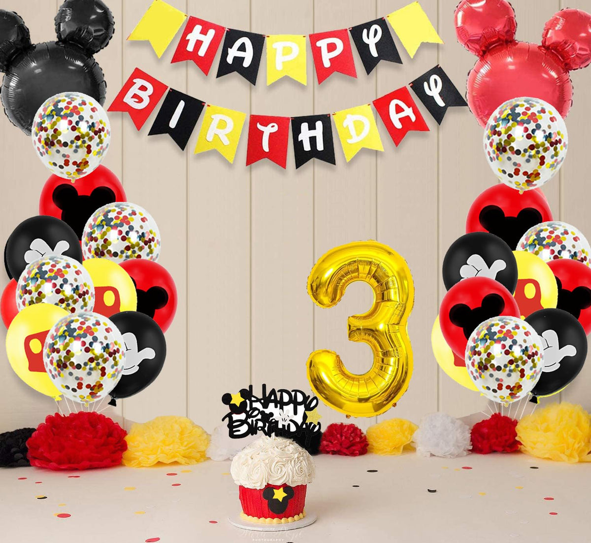 Nyhpar mouse head balloons create playful accents for photo moments.