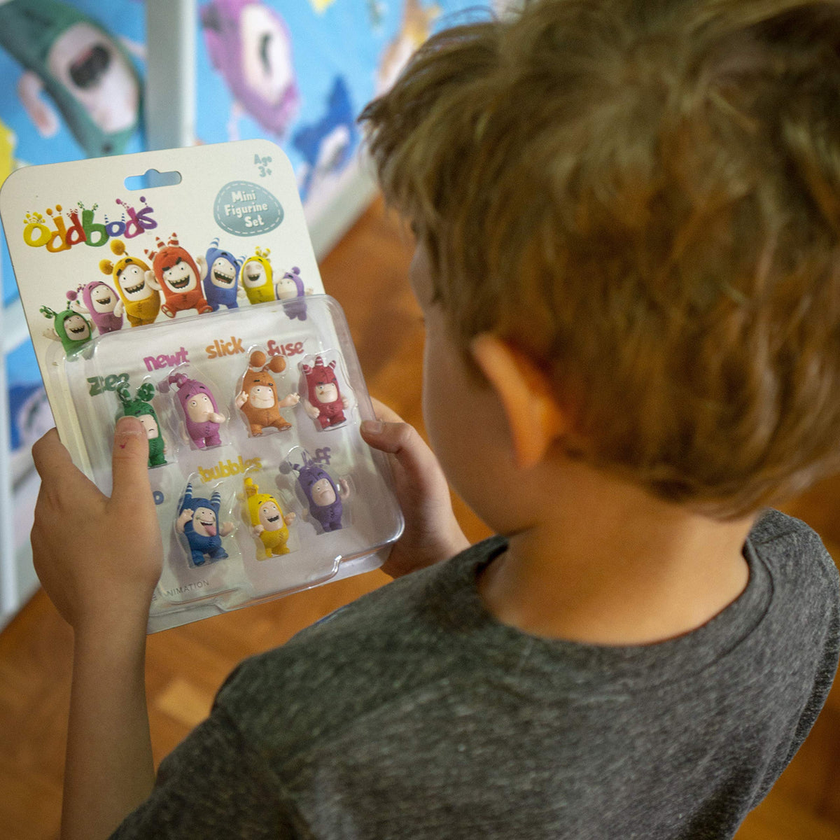 ODDBODS Jeff mini figure kicks off action-packed playtime.