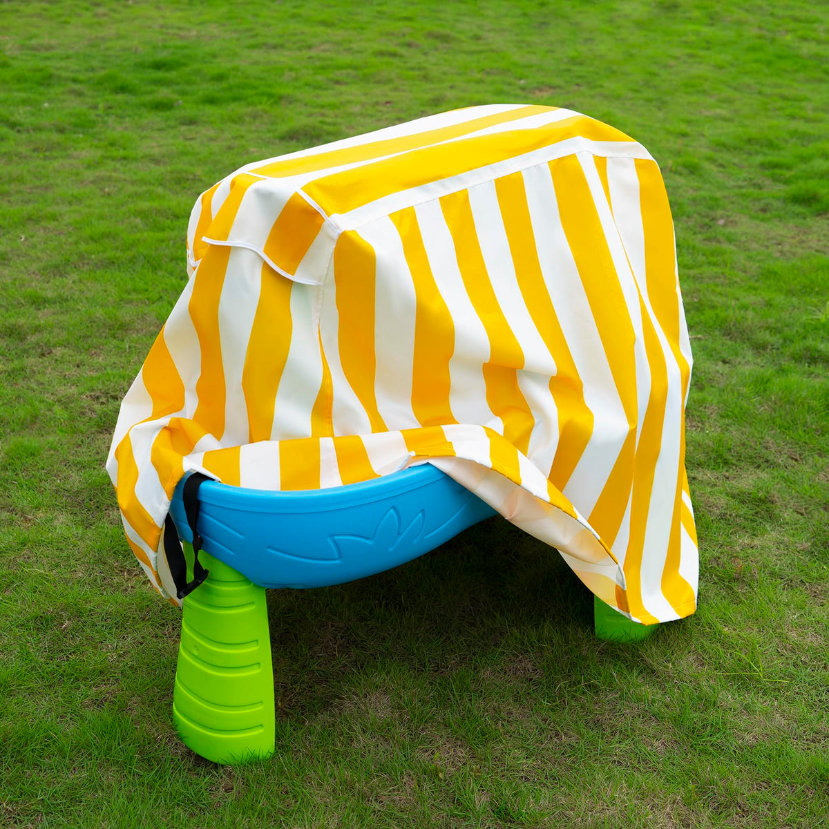 Okcool cover color-stripe pattern adds playful touch to backyard tables.