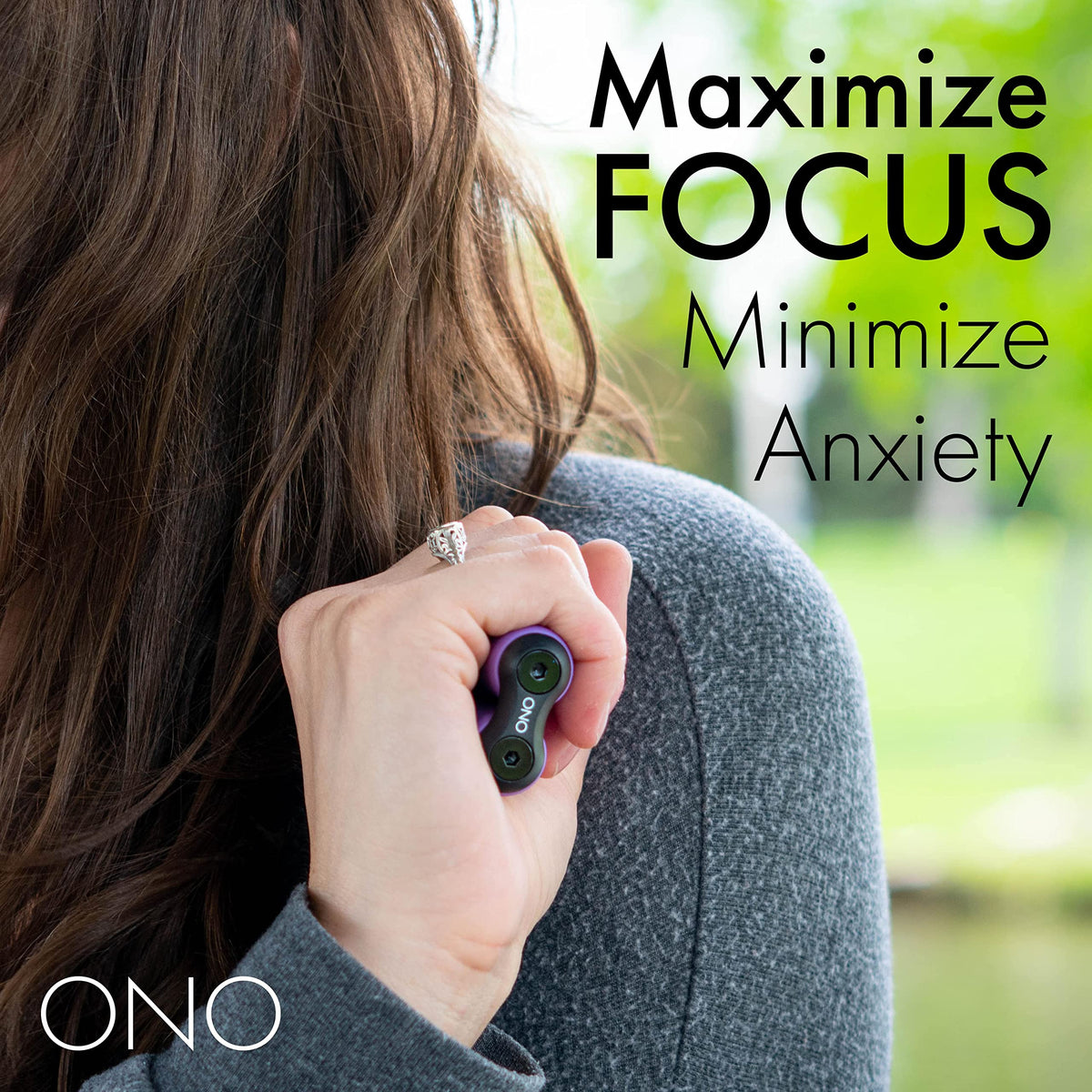 ONO Roller Jr on desk use shows silent fidgeting suitable for meetings.