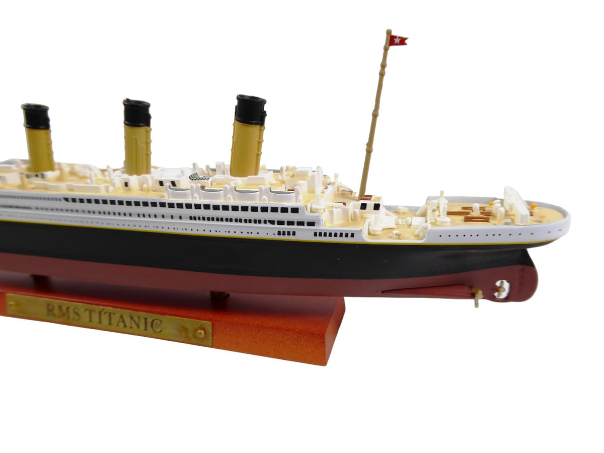 OPO 10 Titanic display stand and packaging support easy setup and protection.