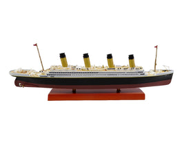 OPO 10 Titanic scale model 1/1250 suitable for collectors and dioramas.