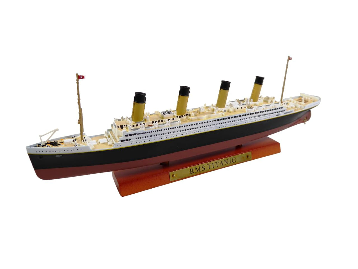 OPO 10 Titanic transatlantic liner overview model, ideal for display and shelf collection.