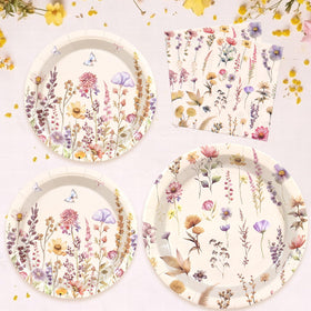 Osonm table decor with floral design creates a charming ambiance for any event.