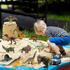 OuMuaMua Stegosaurus figure showcases detailed plating for creative storytelling.