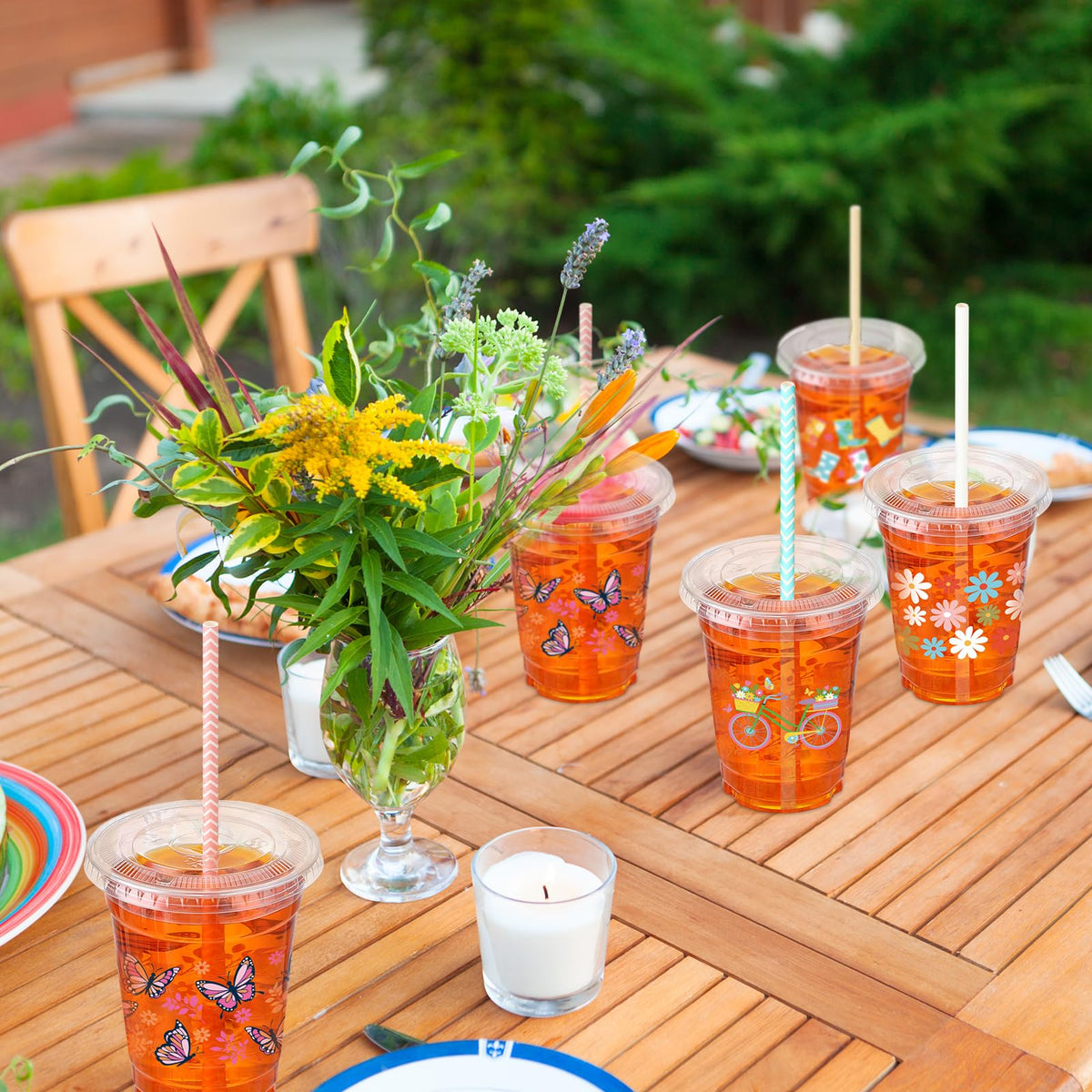 Ovveroche cup with included straws for easy sipping