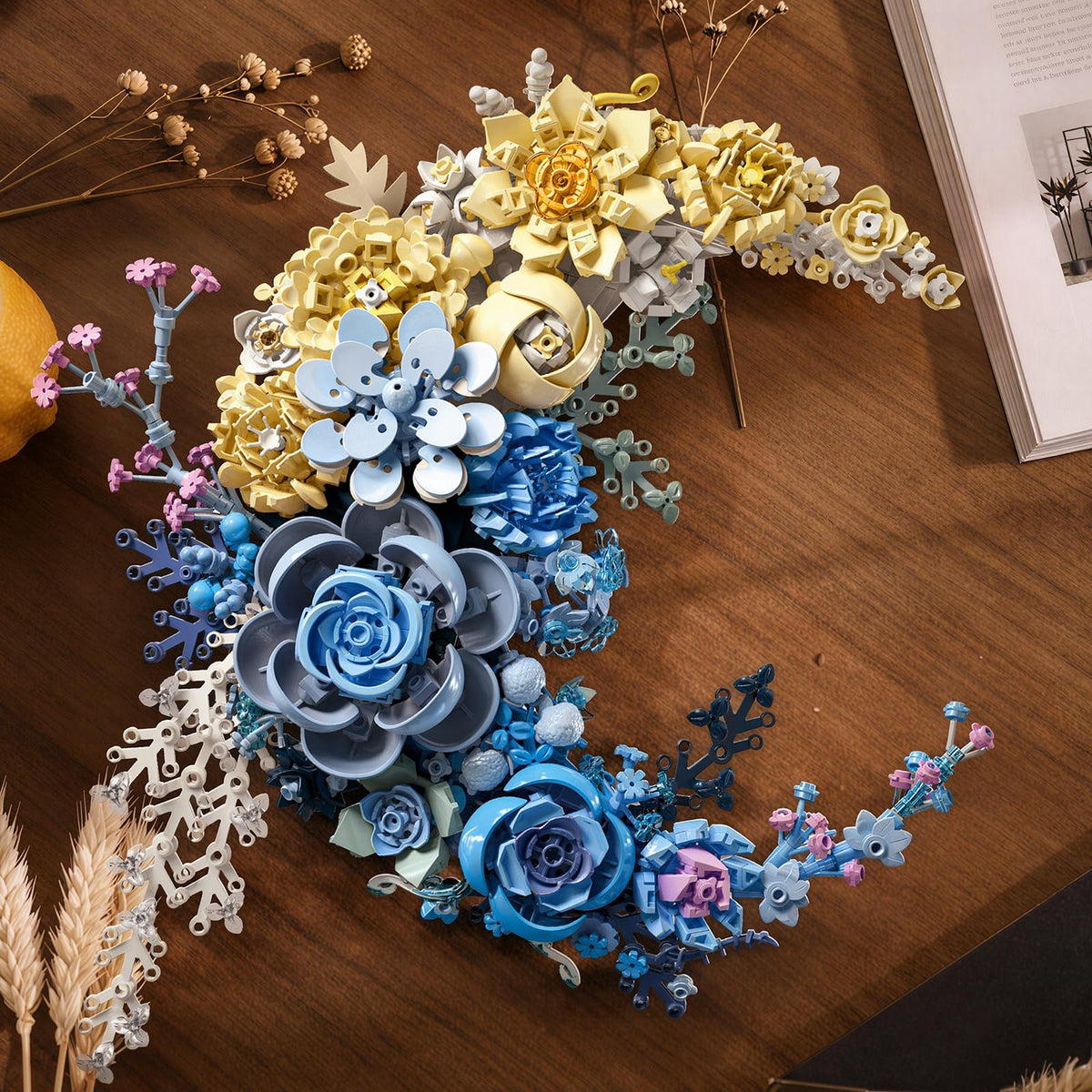 OWNONE 1 Finished moon-flower on baseplate as a striking centerpiece