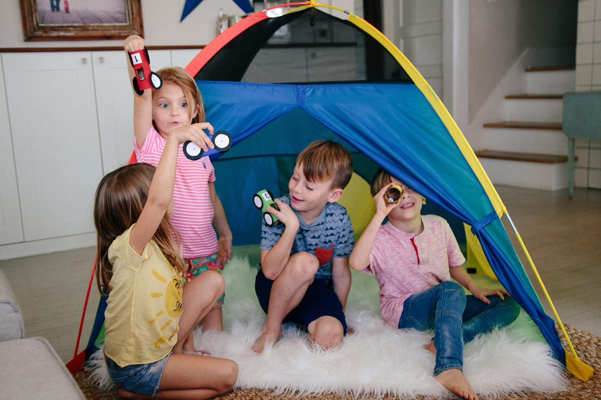 Pacific Play Tents Super Duper 4 Kid Tent easy-assembly fiberglass poles for quick setup