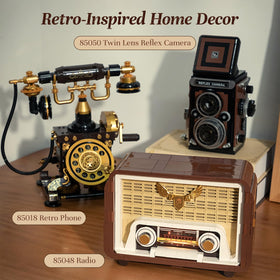 Pantasy retro radio building set dial close-up captures synchronized tuning interaction