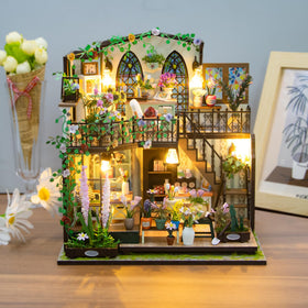 PANZIYU Darcy Flower House LED lighting creates a warm glow.