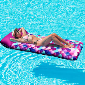 PARENTSWELL Headrest detail supports neck comfort during pool lounging.
