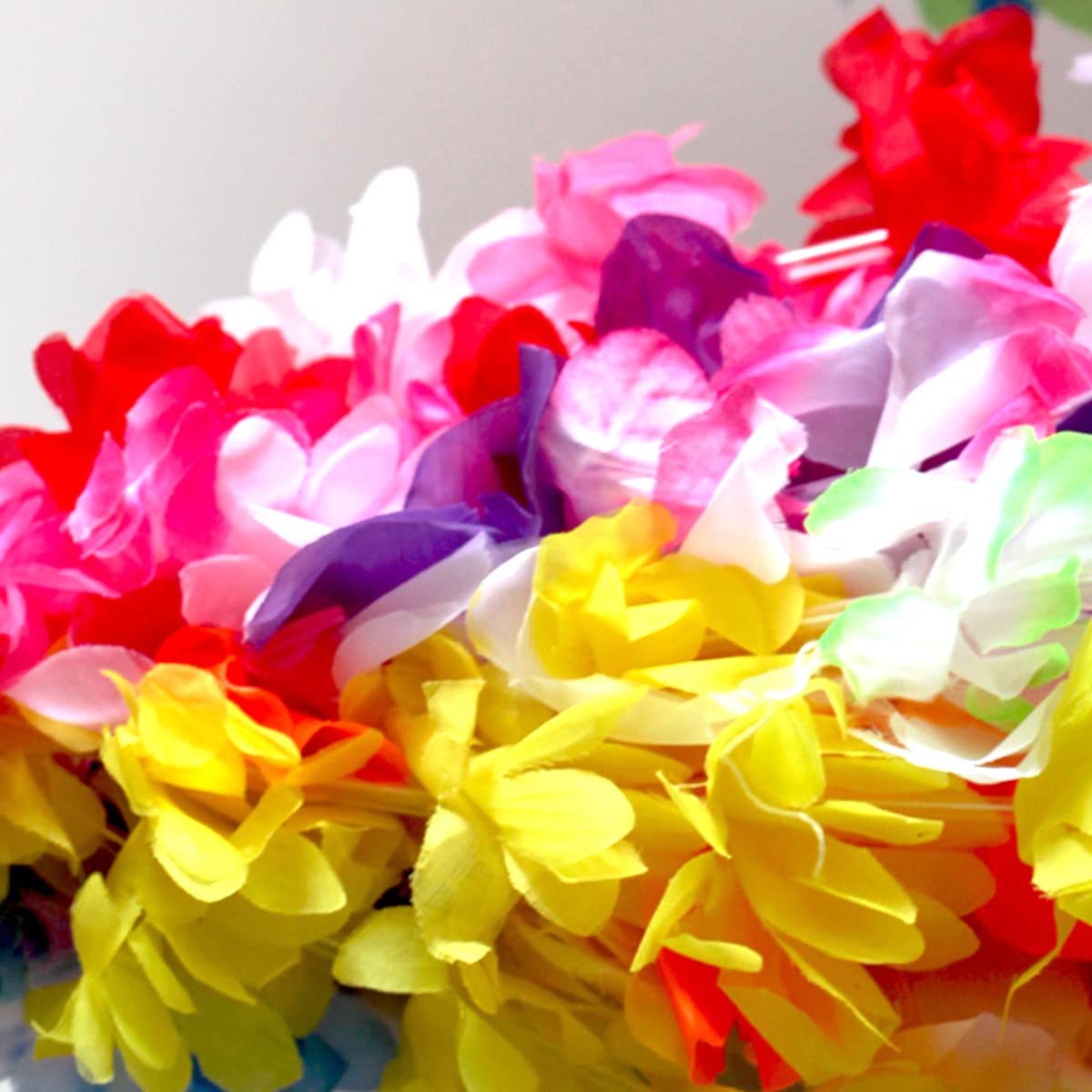 PARSUP Hawaiian leis close-up flower detailing, vibrant colors for festive looks.