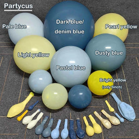 Partycus pearl yellow balloons provide a luminous accent for the arch center.
