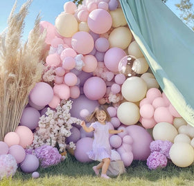 Partycus varying sizes ensure arch looks full and balanced.