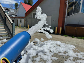 Partymachines Dr.Party foam powder mixing with water demonstrates simple, fast preparation.