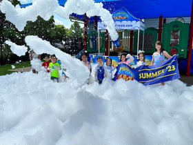 Partymachines wide-foam-coverage captures expansive foam effect at gatherings