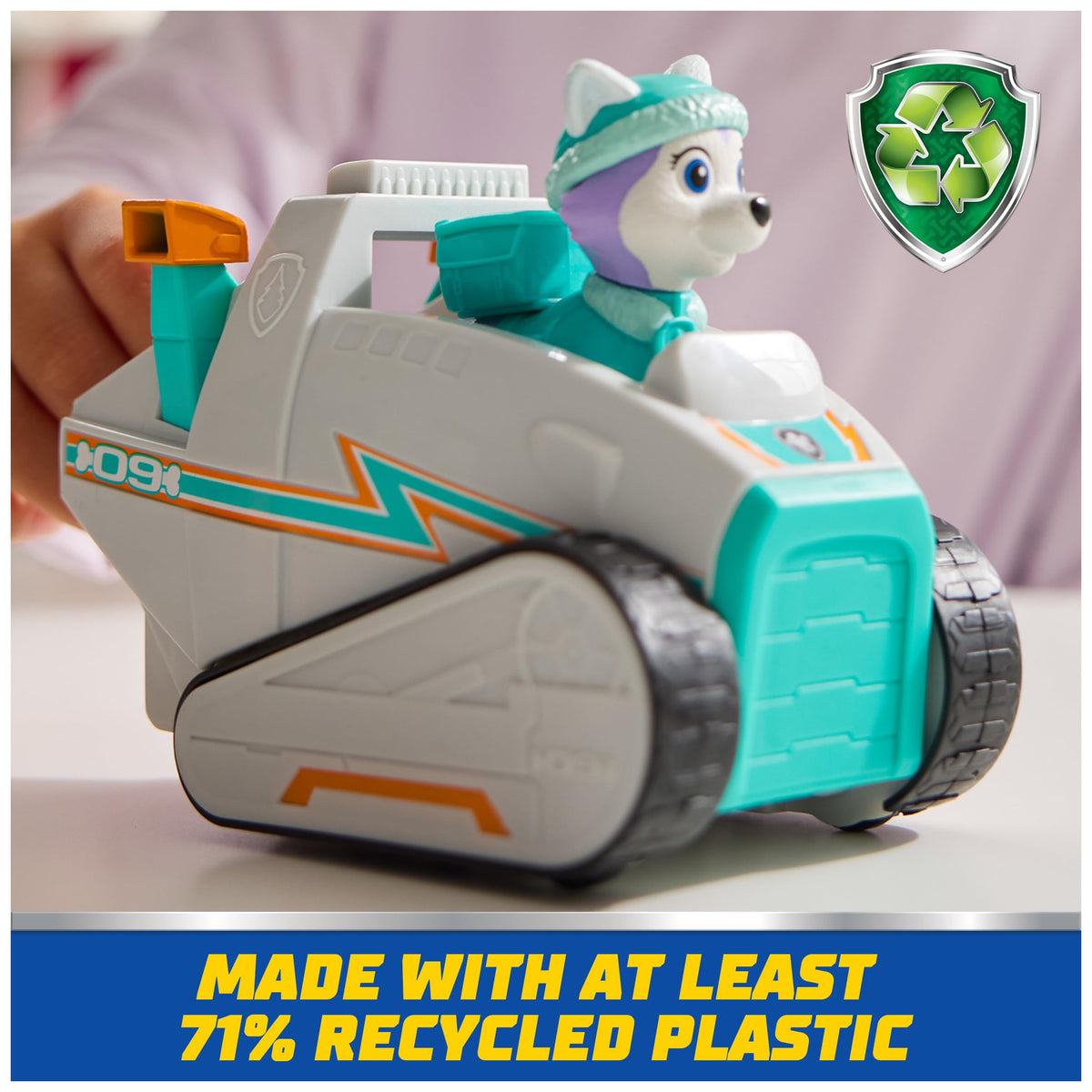 Snow plow with working wheels enables realistic rescue missions.