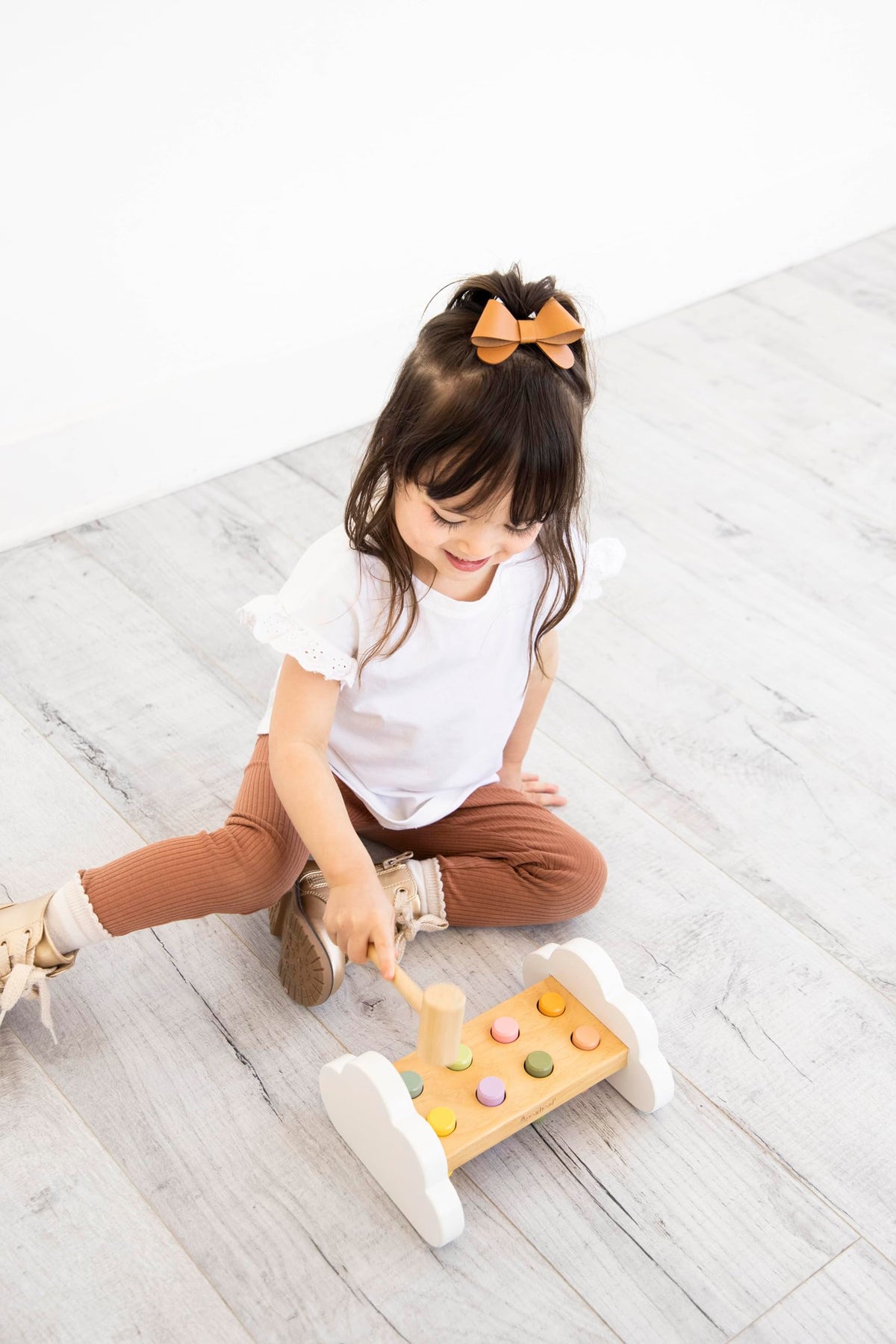 Pearhead hammer bench FSC-certified wood ensures durable, eco-friendly toy.