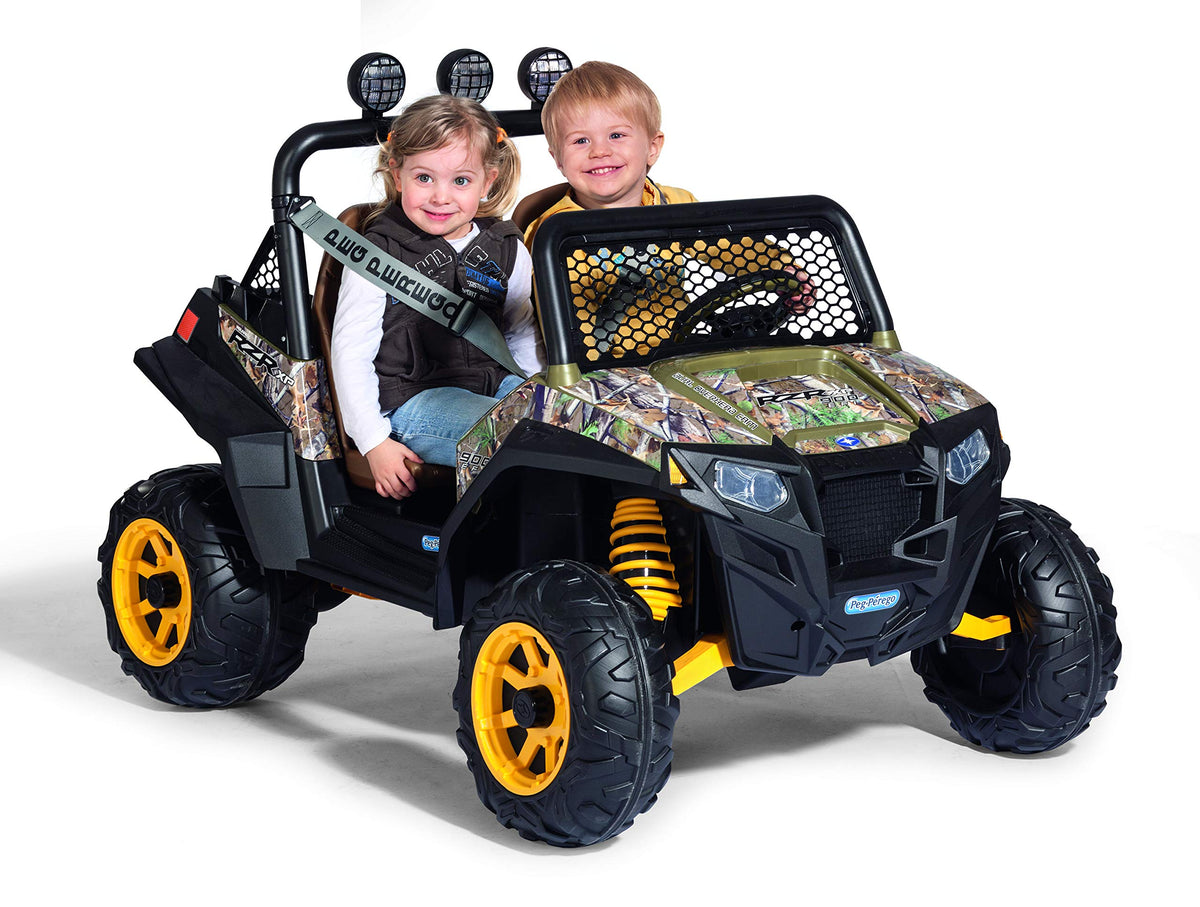 Peg Perego 12V kit white plug‑and‑play connection detail.