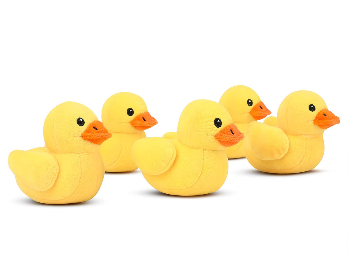 Pegmapri ducky plush playset with zipper pocket provides convenient storage during play.