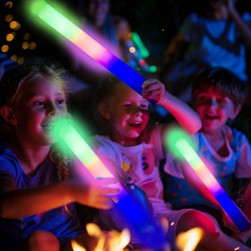 Pelreame glow sticks with alternating flash create dynamic party effects.