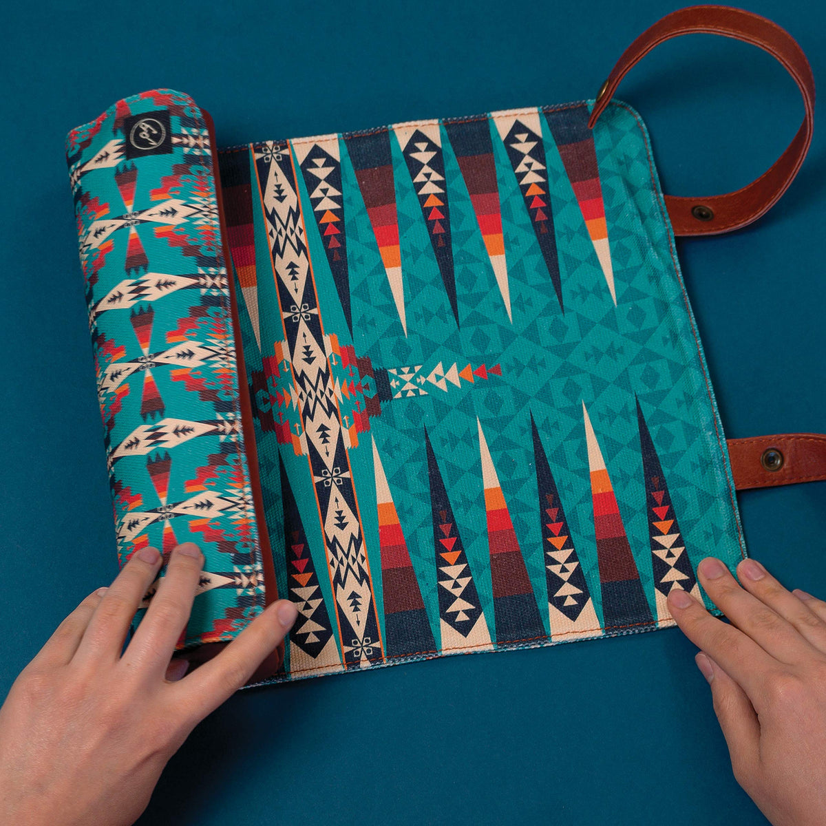 Pendleton backgammon vegan leather snap-on pouch for storing pieces.