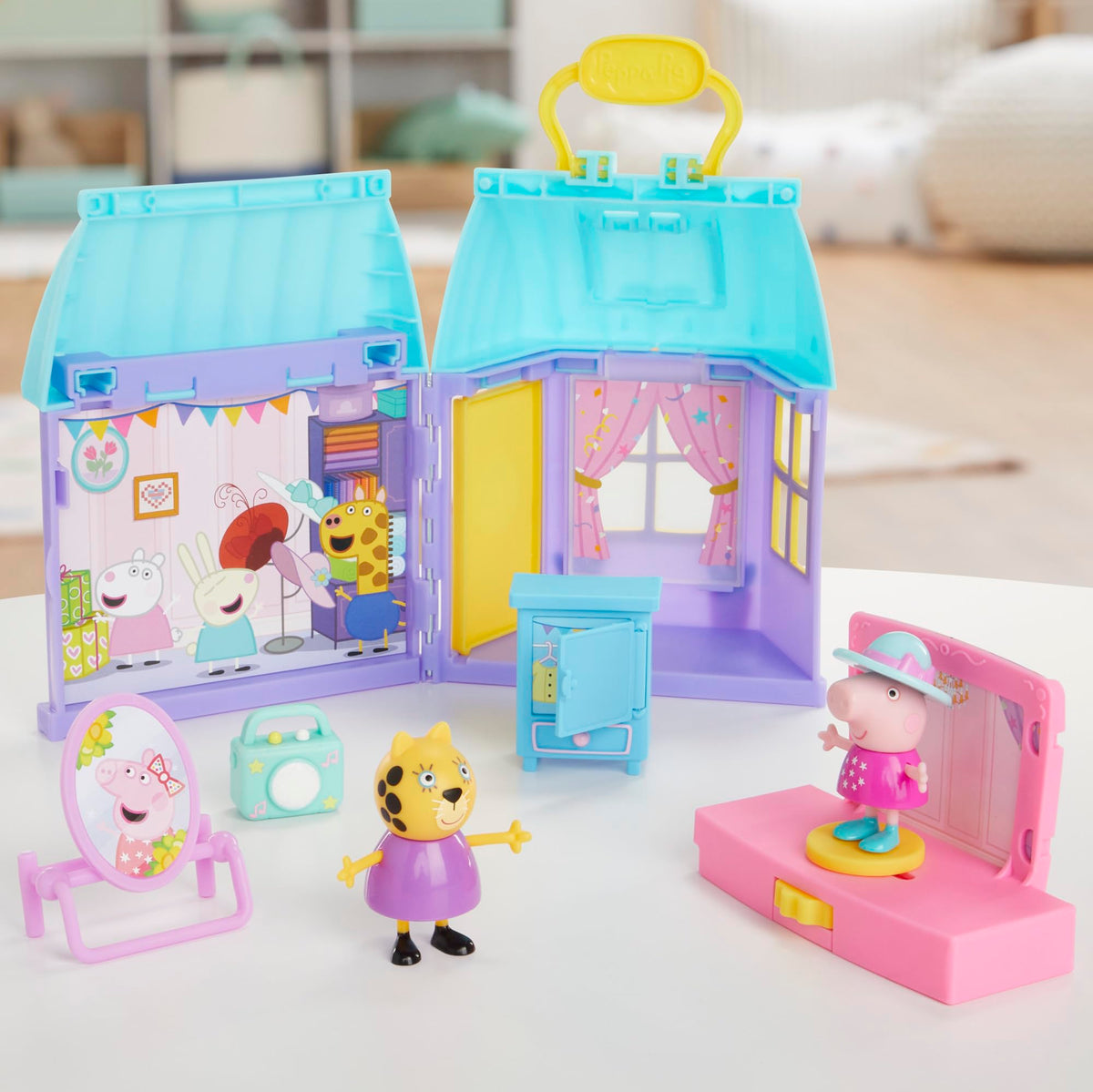 Peppa Pig mirror and wardrobe invite fashion-inspired storytelling and confidence