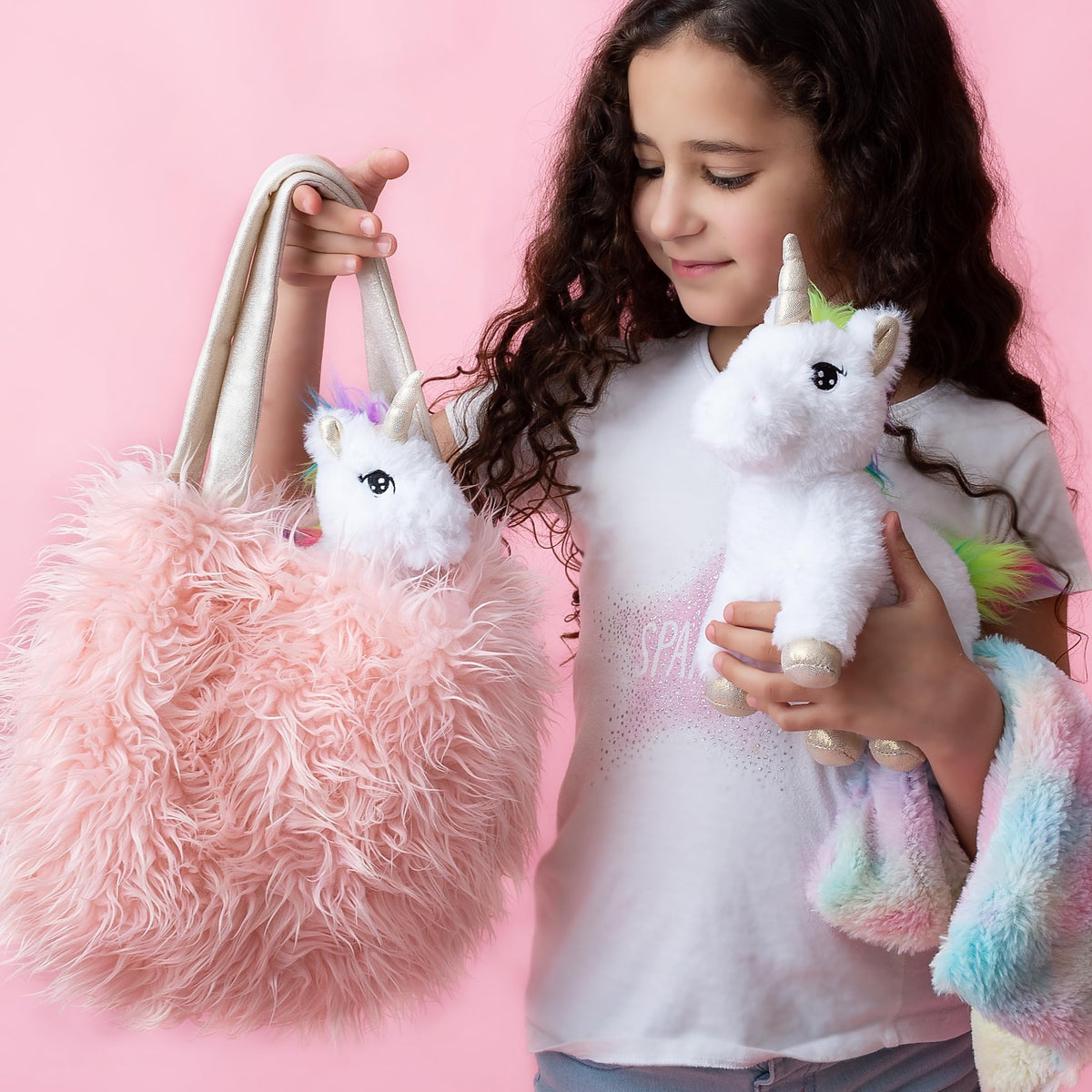 Perfectto Design unicorn toy set with mommy and baby unicorn for imaginative play and cuddly fun.