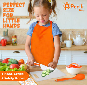 PERLLI Kids Real Cooking Set kid-safe knife supports gentle cutting for beginners