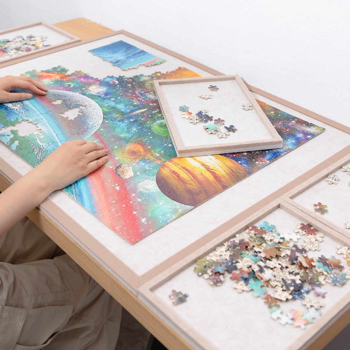 Piecevana 31.5 x 23.6-inch display board offers generous workspace