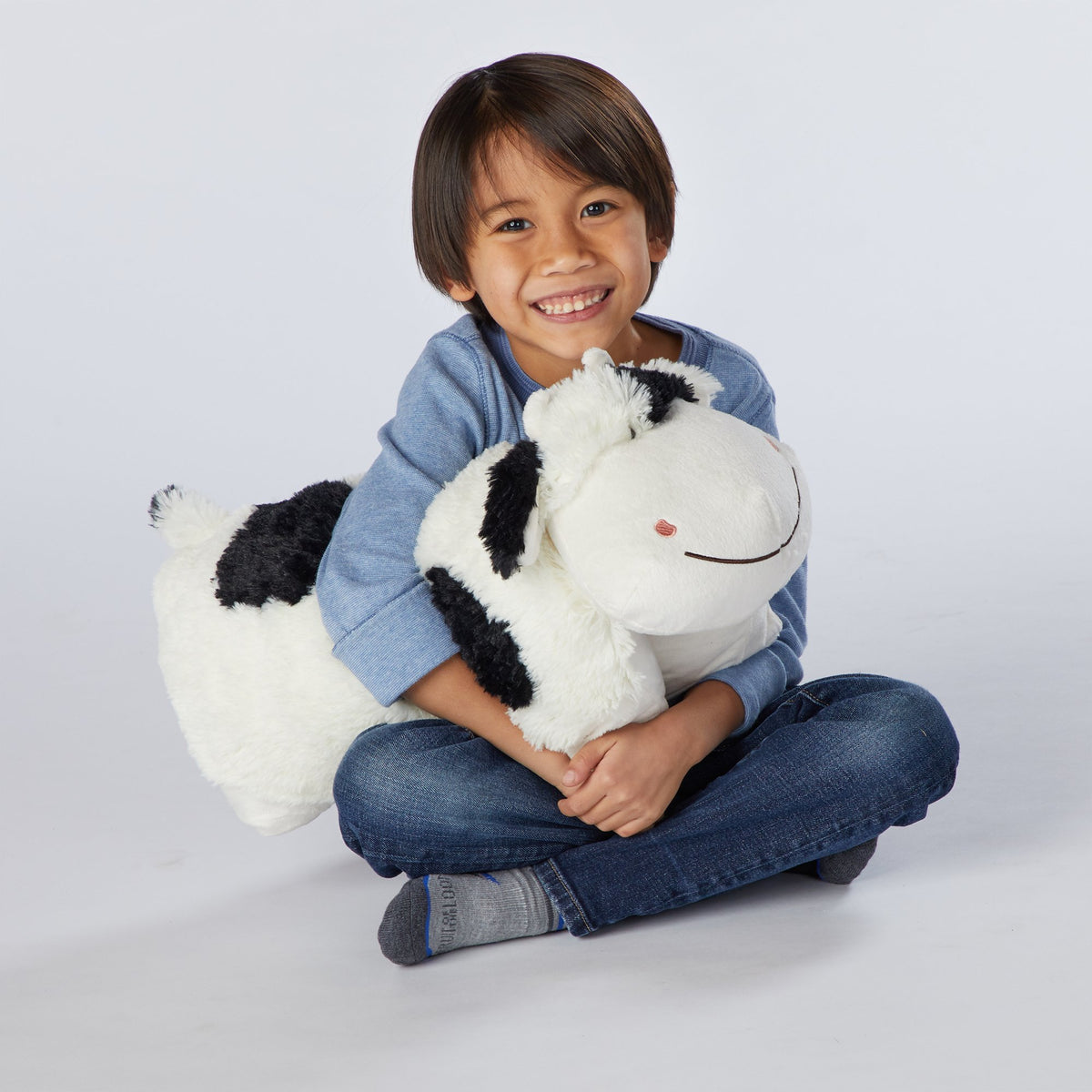 Pillow Pets Cozy Cow plush smiling face ready for cuddle time.
