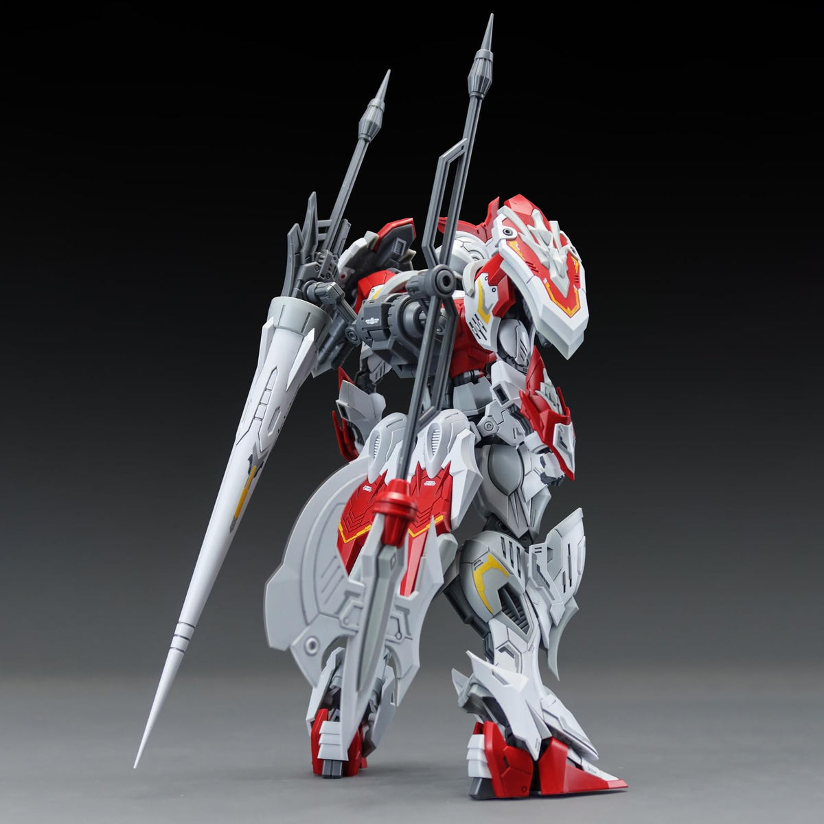 Pipigirl Soul Spear Lamorak includes heroic lance as an accessory for display.