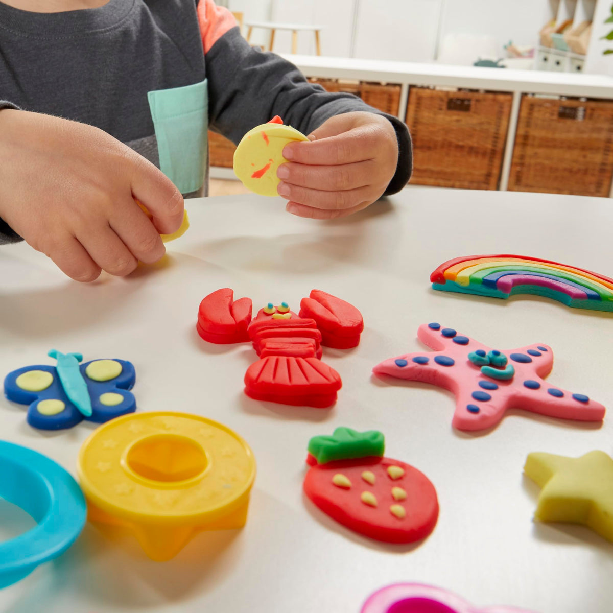 Play-Doh Amazon Exclusive holiday toolkit invites imaginative seasonal play.
