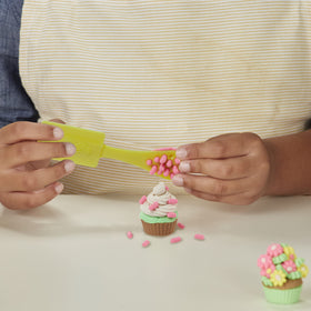 Play-Doh confetti blue and pink cans inspire colorful pretend cookies