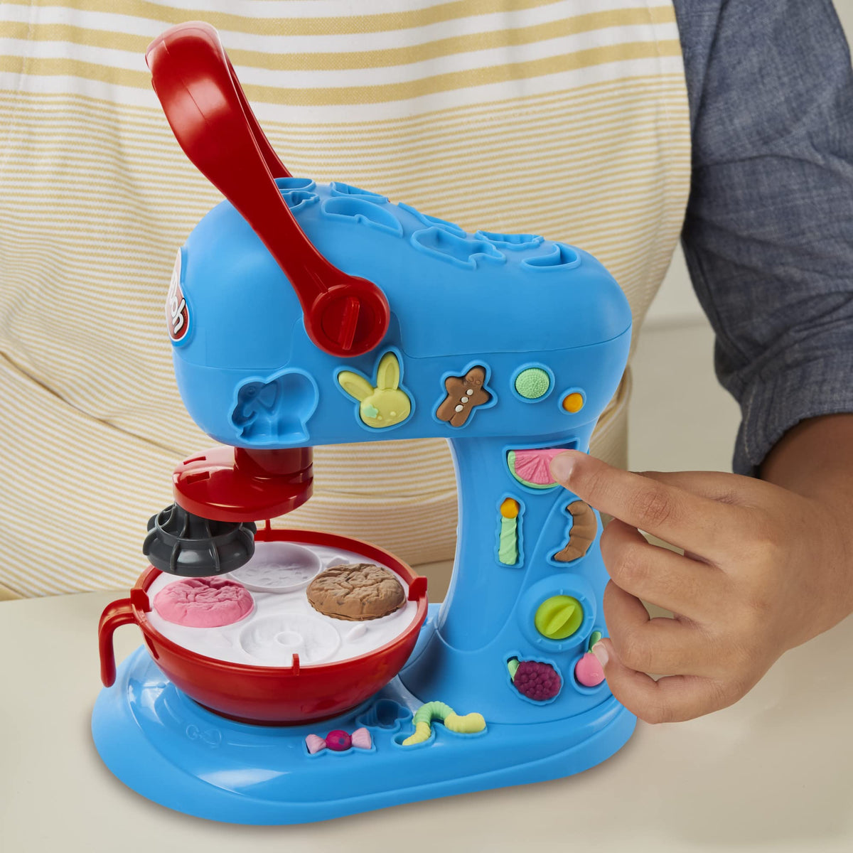 Play-Doh Kitchen Creations rolling pin and stamps for decorative textures