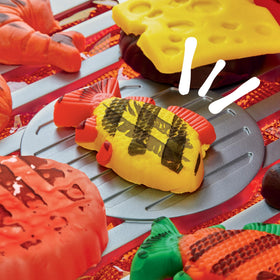 Play-Doh Sizzlin' Grill spatula and plates for flipping and serving