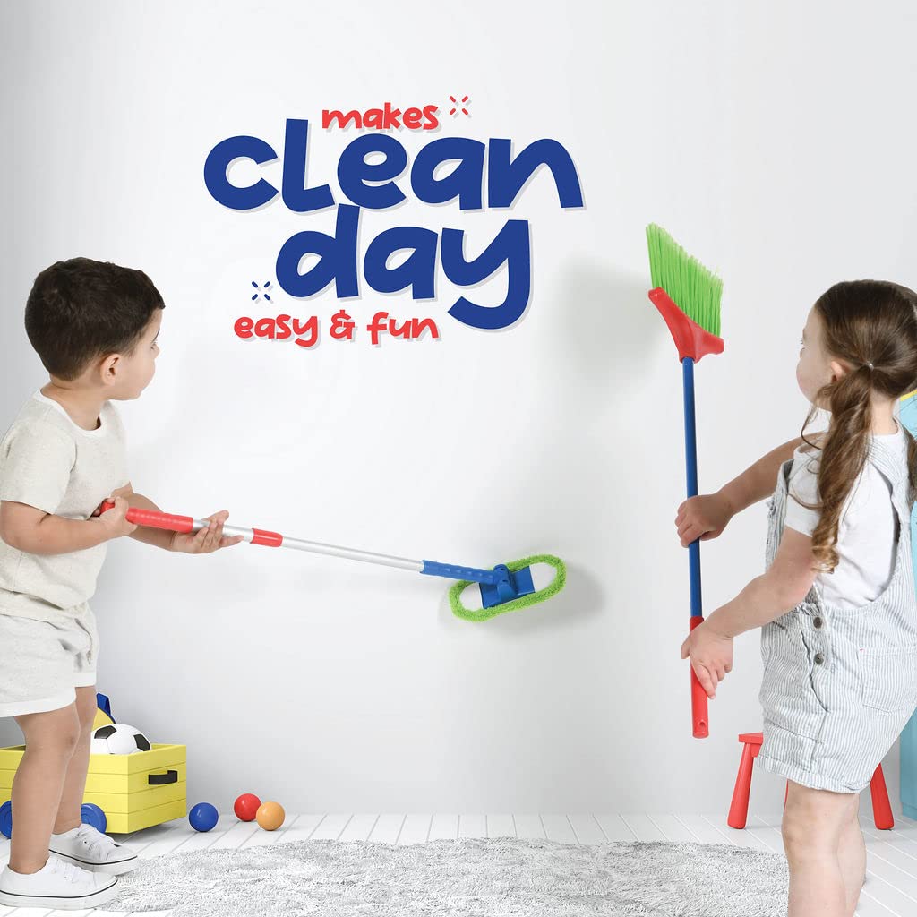 Play22 Cleaning Set brush supports realistic pretend housekeeping tasks.