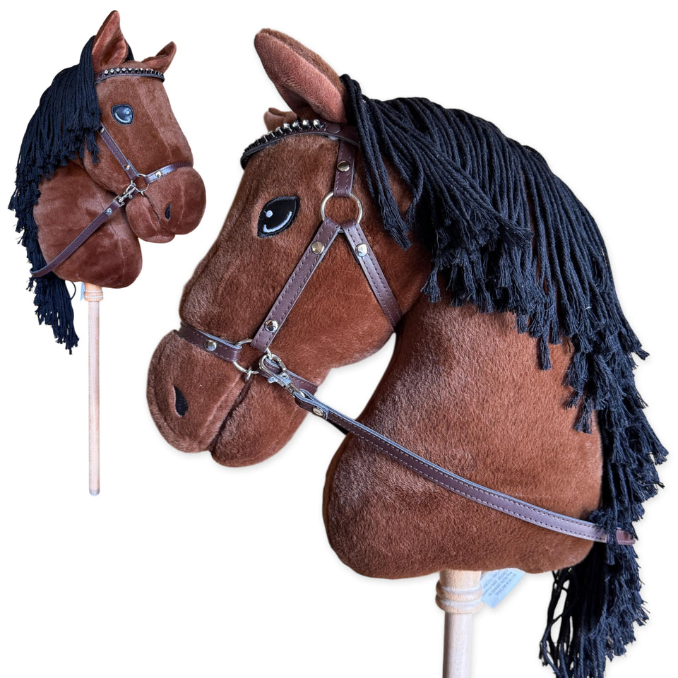 Playful Minds hobby horse head with plush finish for immersive pretend riding