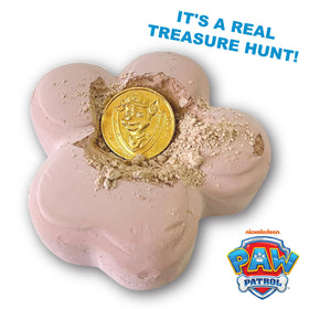 Magnifying glass in Playful Minds PAW Patrol dig kit for inspection