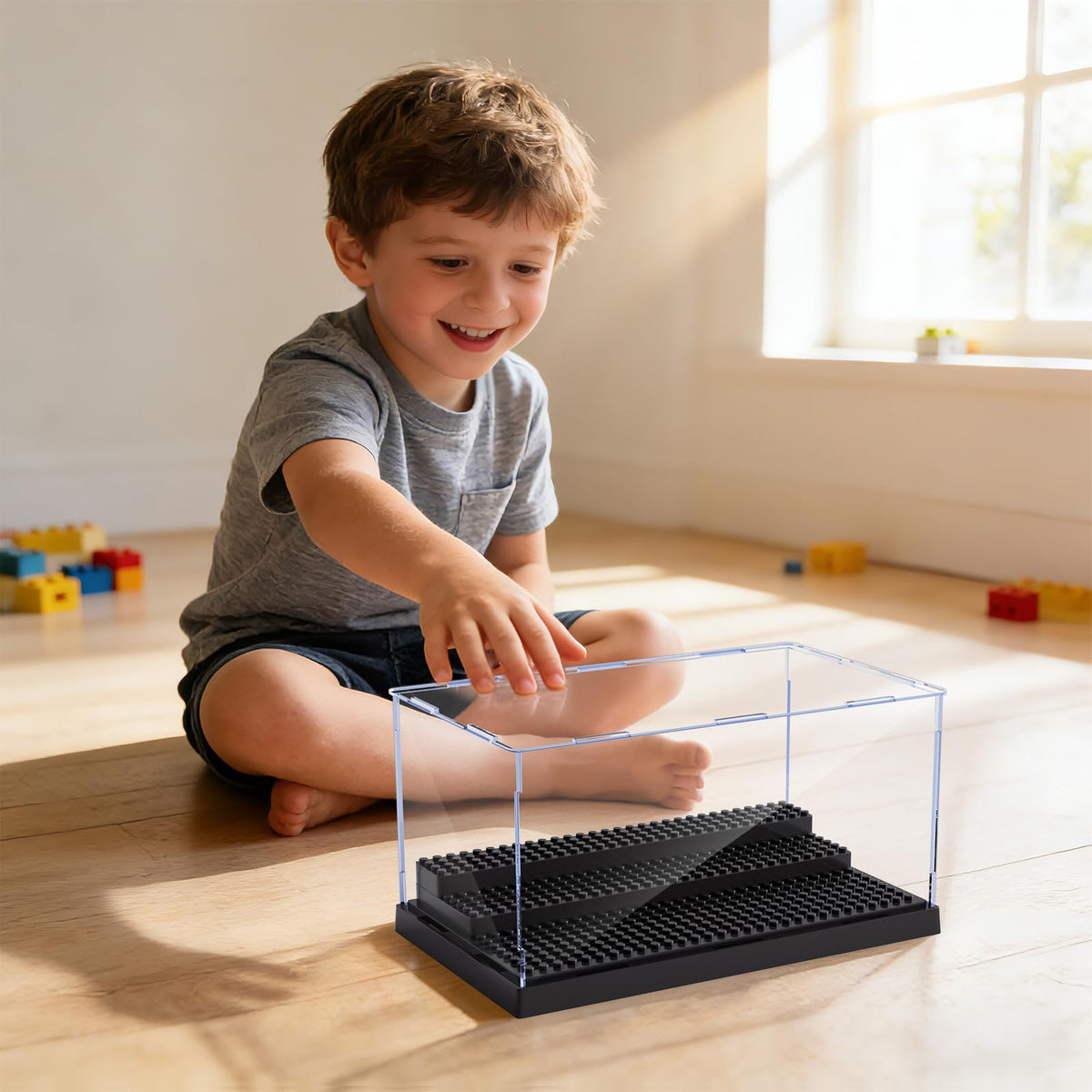 Pokiiulk clear case provides dust and heat protection for LEGO figures on display.