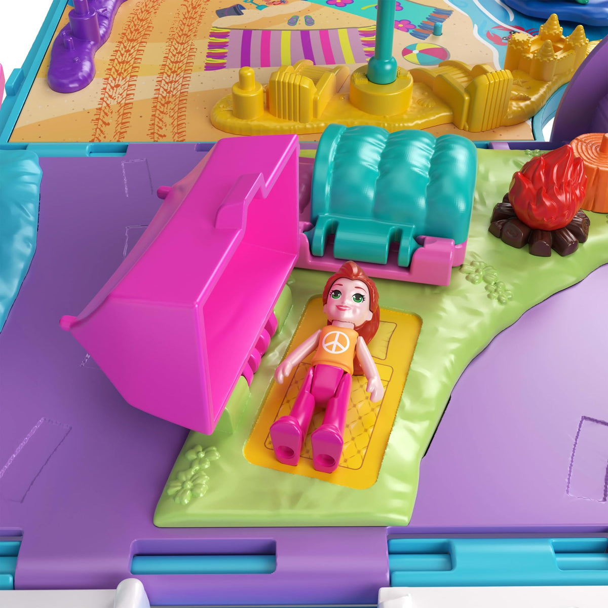 Polly Pocket Pet Mobile Adventure pool with lizards and turtles supports animal friends.