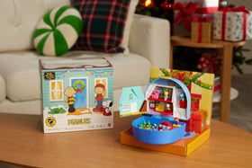 Polly Pocket premium packaging enhances display and gifting.