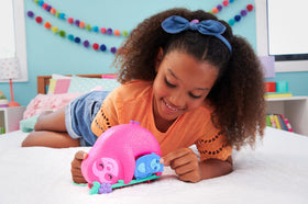 Polly Pocket sloth bridge connects two compacts for 2-in-1 fun.