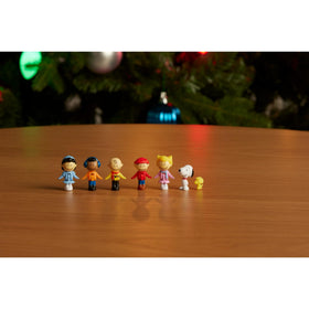 Polly Pocket Snoopy snow globe with glittery ambience.