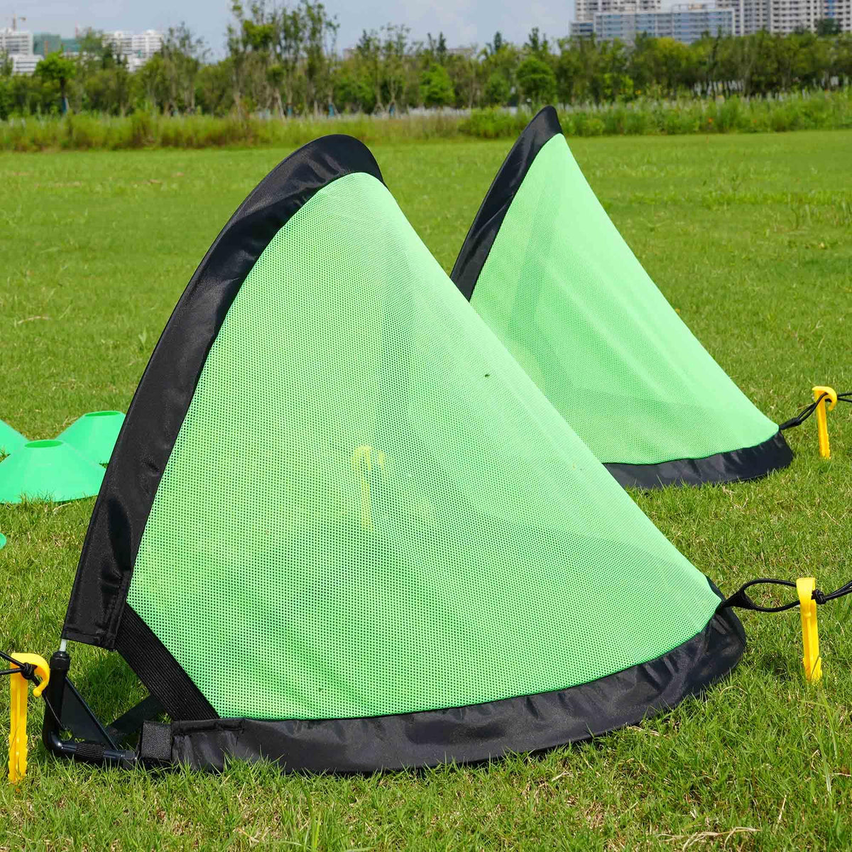 Porayhut durable 210D Oxford fabric with water-repellent coating.