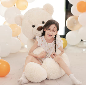 Poutmac 47-inch teddy bear, hugging angle, cozy gift moment