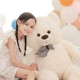 Child-friendly Poutmac giant teddy bear for ages 3 plus