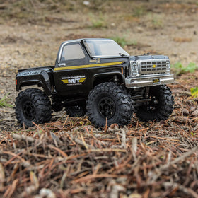 Pro-Line wheel with +2mm offset yields wider, more stable stance.